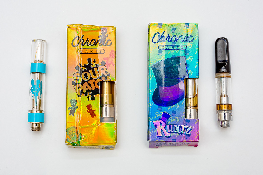Vape cartridges with their packaging